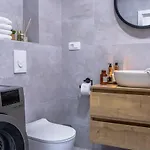 Molo With A Terrace, Garden And A Heated Pool Apartman