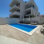 Molo With A Terrace, Garden And A Heated Pool Apartman