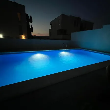 Apartamento Molo With A Terrace, Garden And A Heated Pool *