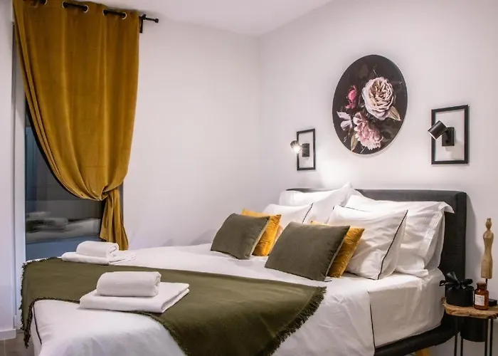 Molo With A Terrace, Garden And A Heated Pool Apartamento