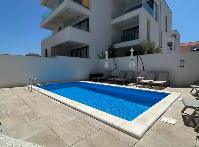 Molo With A Terrace, Garden And A Heated Pool Apartamento