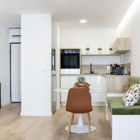 Molo With A Terrace, Garden And A Heated Pool * Trogir