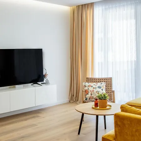 Molo With A Terrace, Garden And A Heated Pool * Τρογκίρ