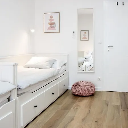 شقة Molo With A Terrace, Garden And A Heated Pool *