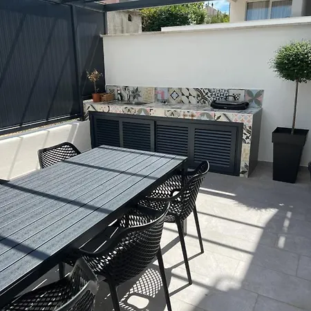 Molo With A Terrace, Garden And A Heated Pool * Τρογκίρ