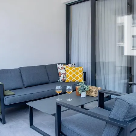 Apartment Molo With A Terrace, Garden And A Heated Pool Trogir