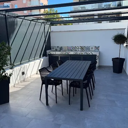 شقة Molo With A Terrace, Garden And A Heated Pool *