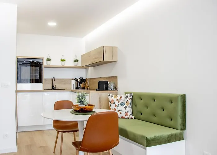 Apartment Molo With A Terrace, Garden And A Heated Pool Trogir