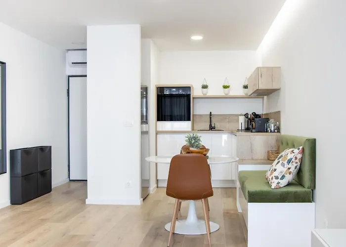 Molo With A Terrace, Garden And A Heated Pool * Trogir