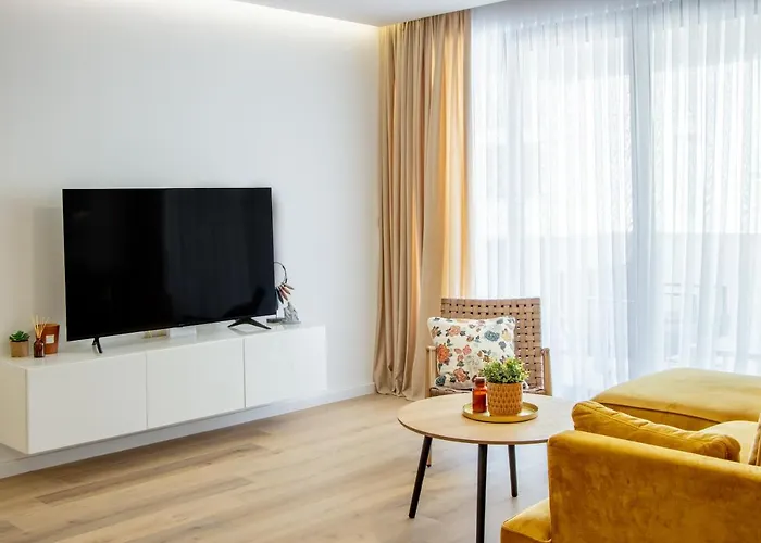 Molo With A Terrace, Garden And A Heated Pool * Trogir