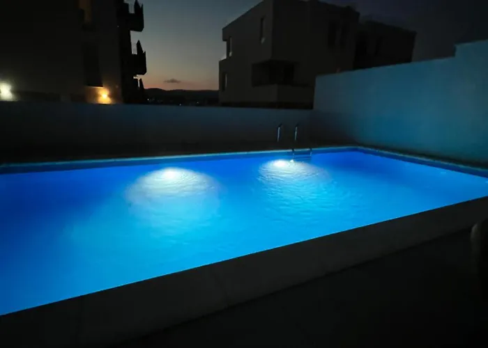 Apartment Molo With A Terrace, Garden And A Heated Pool *