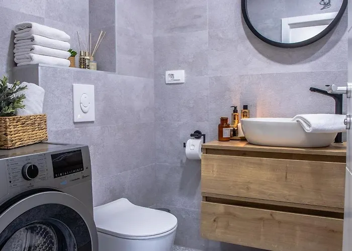 Molo With A Terrace, Garden And A Heated Pool Apartament