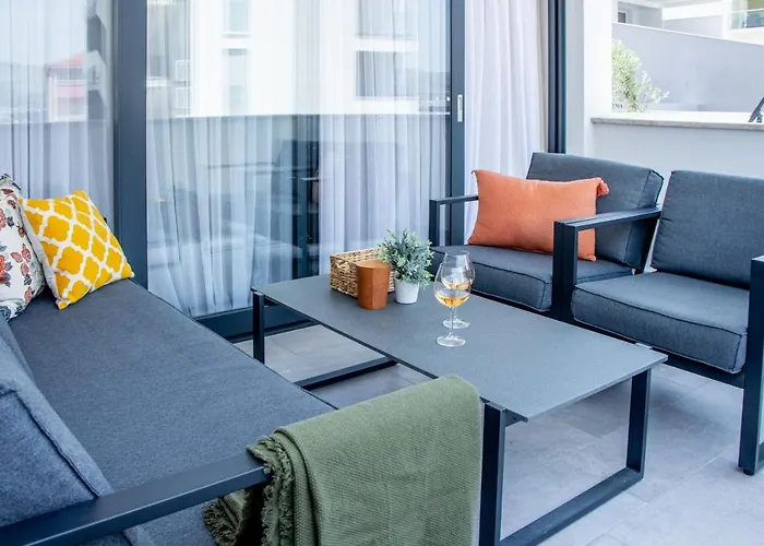 Apartment Molo With A Terrace, Garden And A Heated Pool *