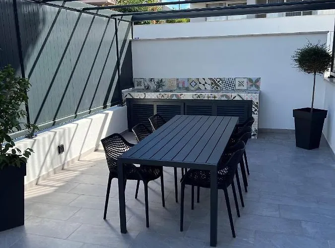 Apartment Molo With A Terrace, Garden And A Heated Pool *