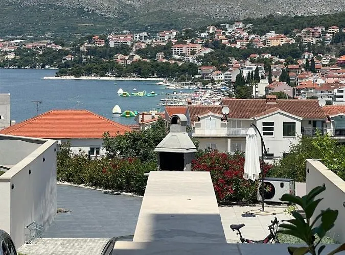 Apartment Molo With A Terrace, Garden And A Heated Pool