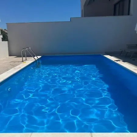 Molo With A Terrace, Garden And A Heated Pool Apartamento Trogir